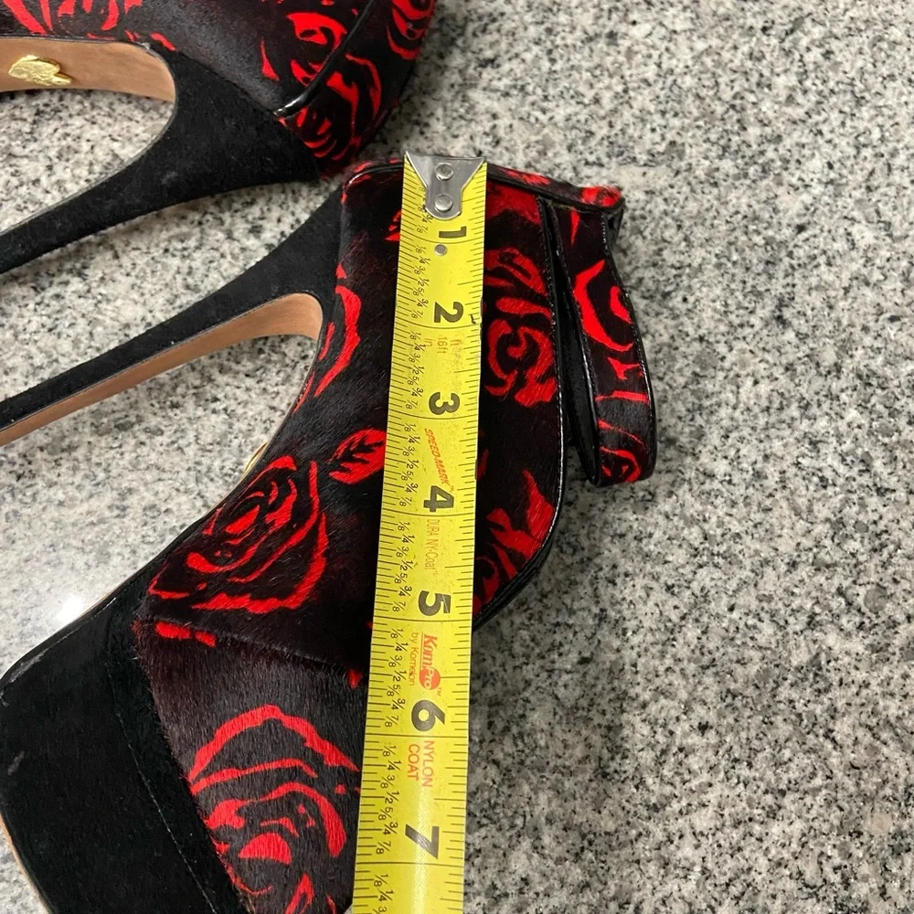BETSEY JOHNSON Black/Red Roses Pony Hair Peep Toe Stiletto Platforms Whimsy  6.5 - Picture 12 of 17